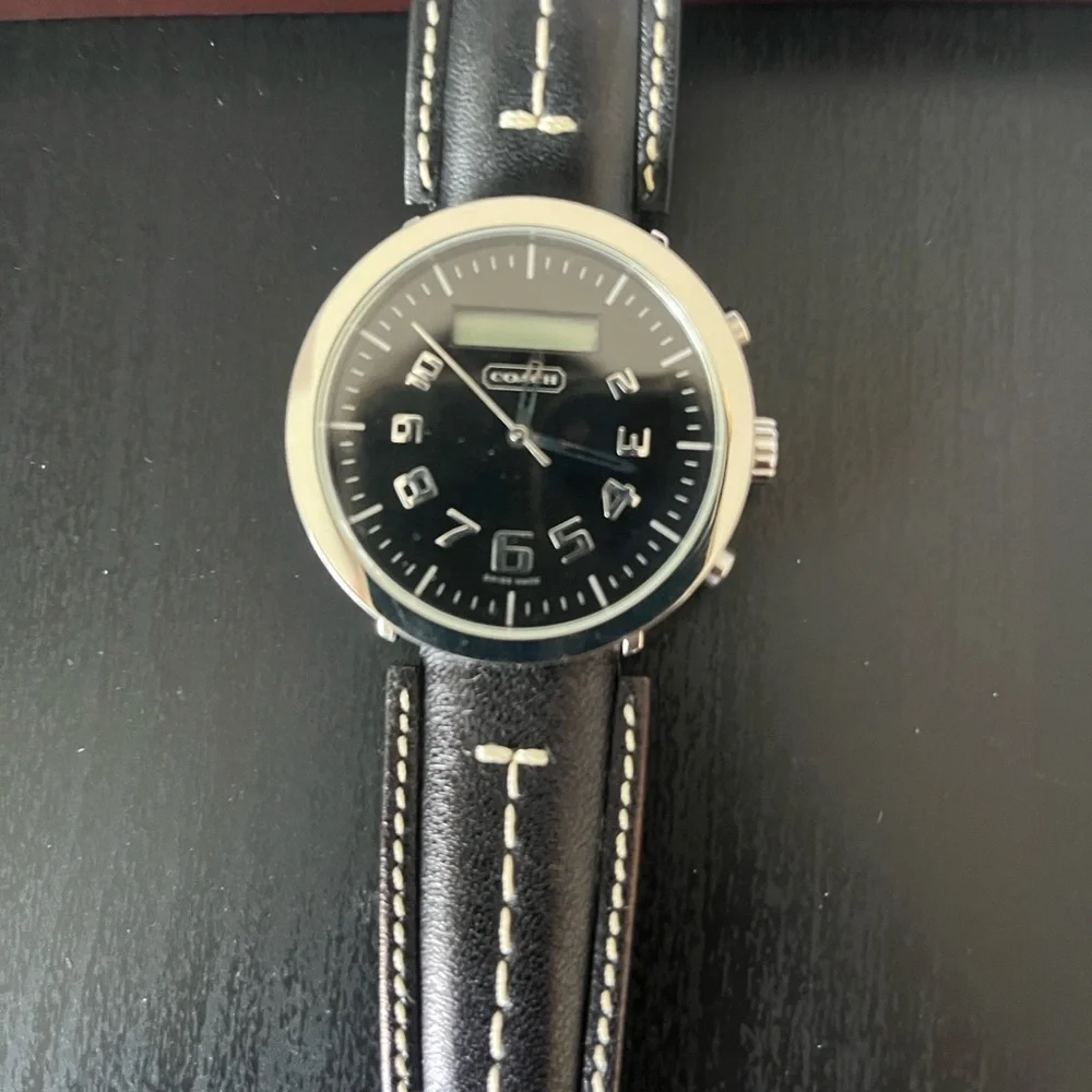 Coach Men's Black Leather Strap Watch
Stainless steel transatlantic watch. - Picture 12 of 14